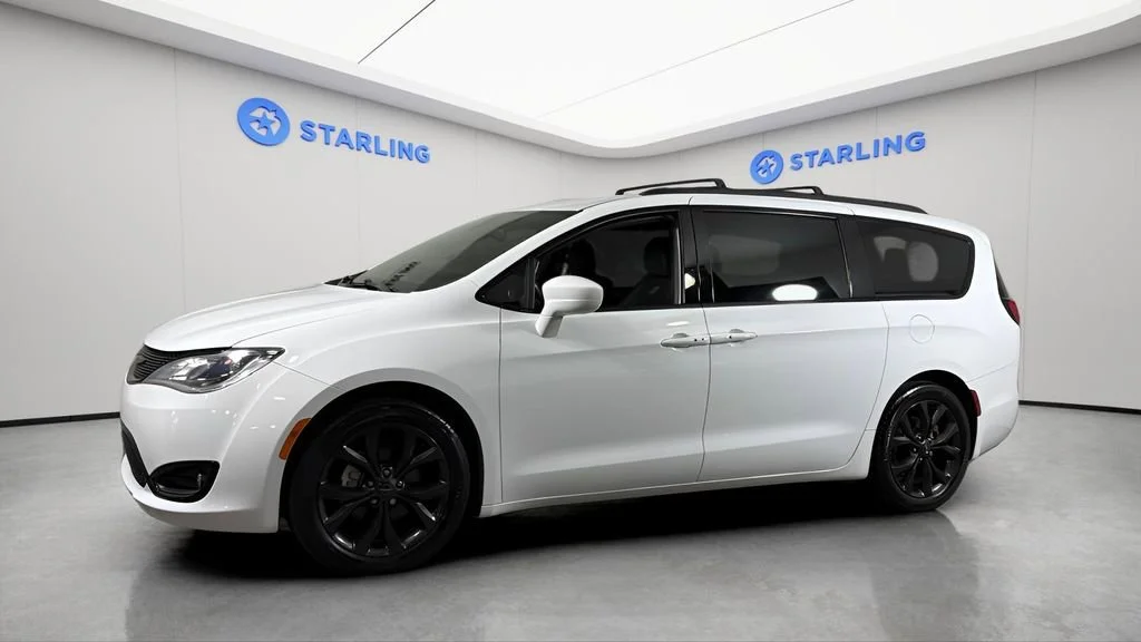 Used 2019 White Chrysler Touring Plus image 3