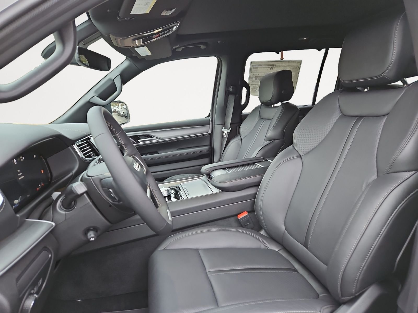 New 2026 Bright White Clear-Coat Exterior Paint Jeep Limited Reserve image 9