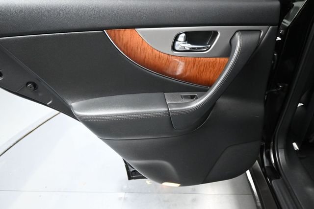 Used 2016 Black INFINITI Base image 12