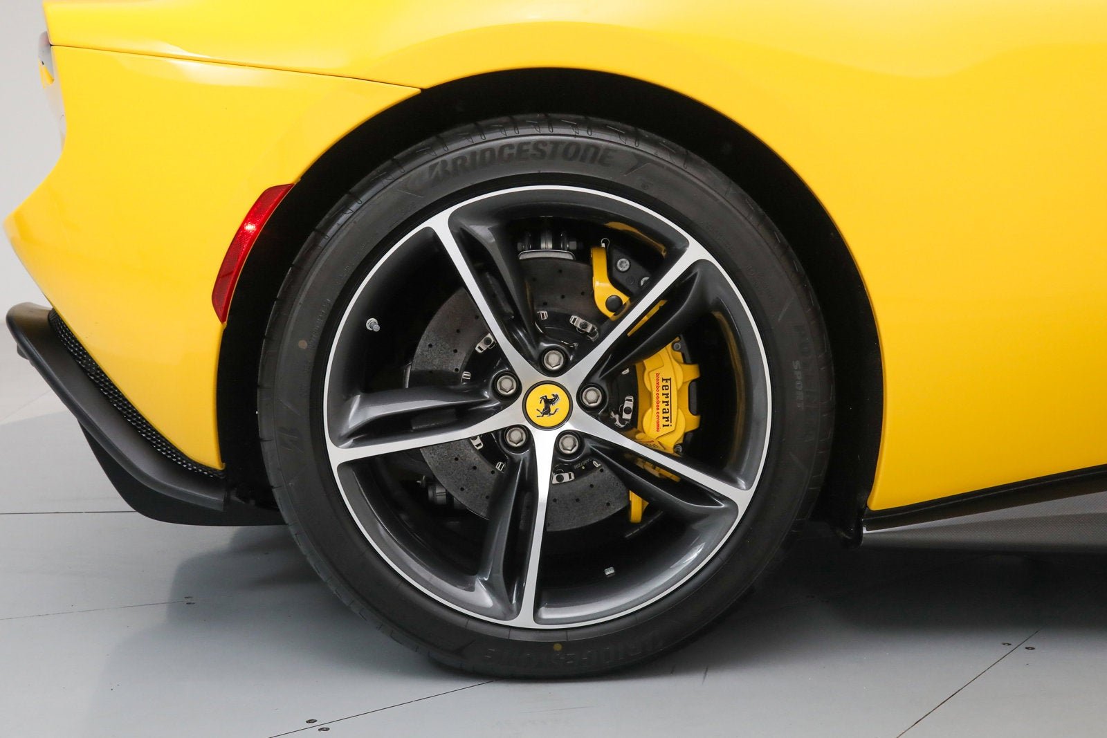 Used 2024 Giallo Modena Ferrari  image 41