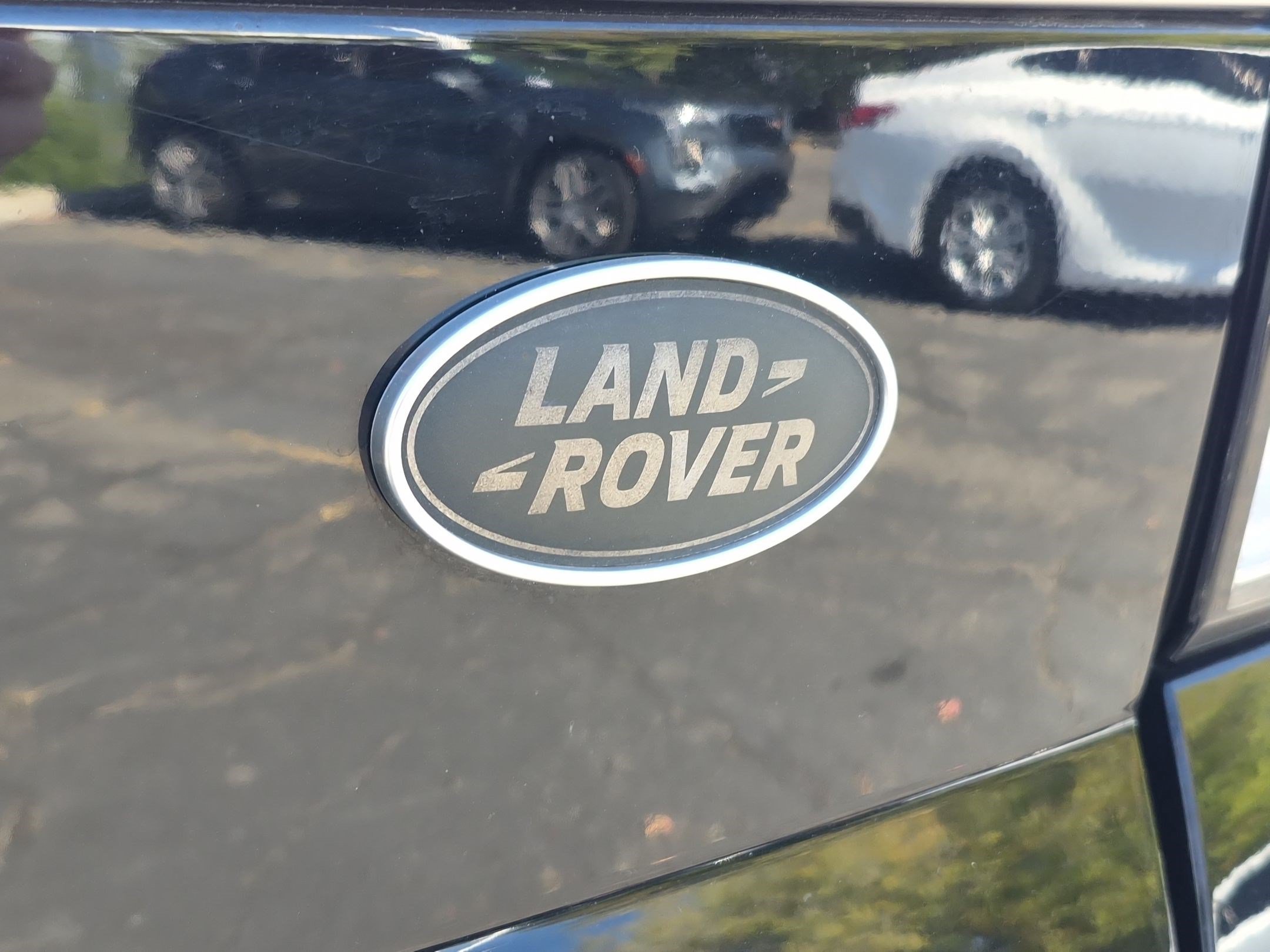 Used 2017  Land Rover SE image 13