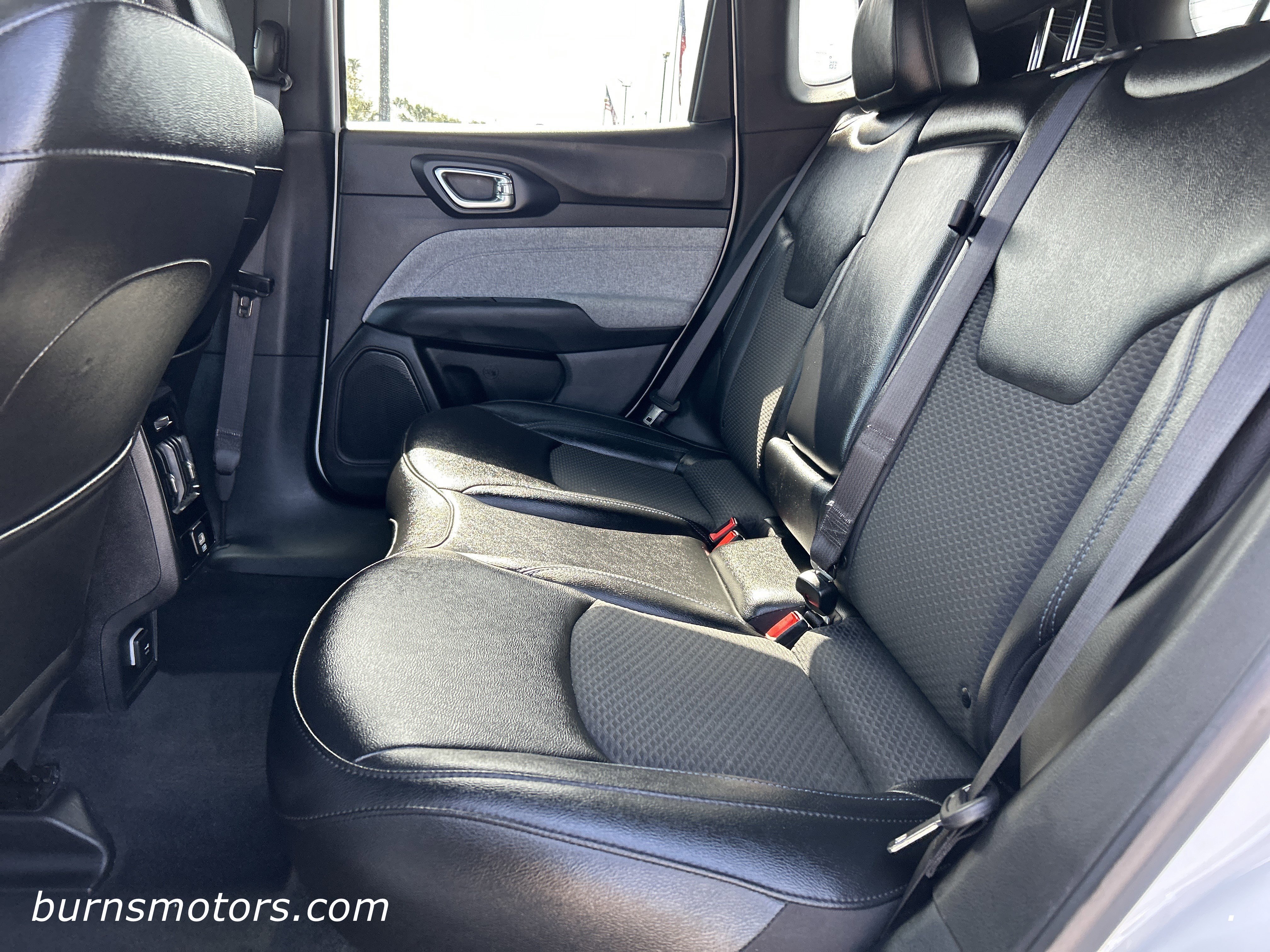 Used 2024 Bright White Jeep Latitude image 11