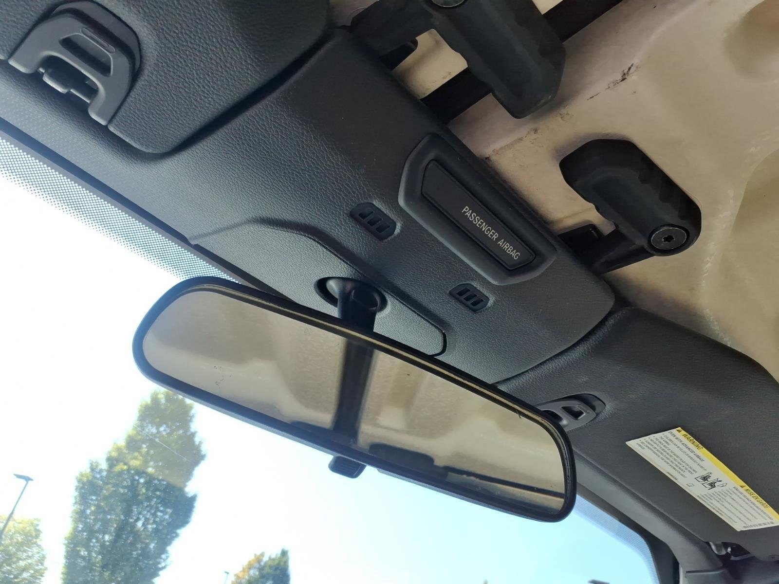 Used 2018 Bright White Clearcoat Jeep Sport S image 9
