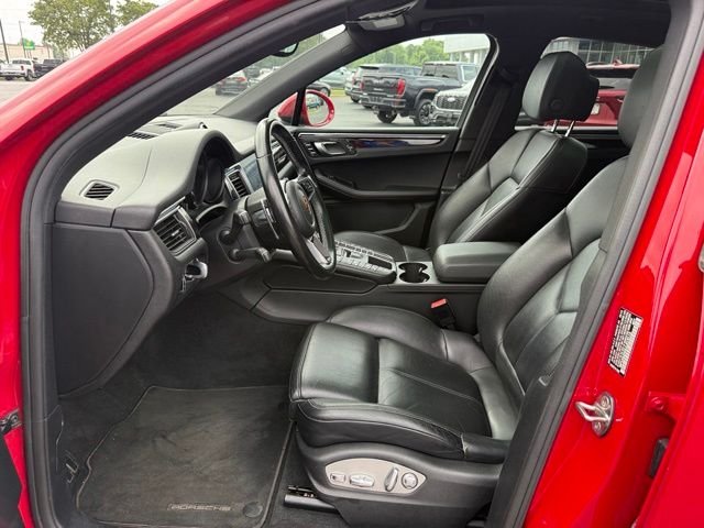 Used 2018 Red Porsche Base image 13