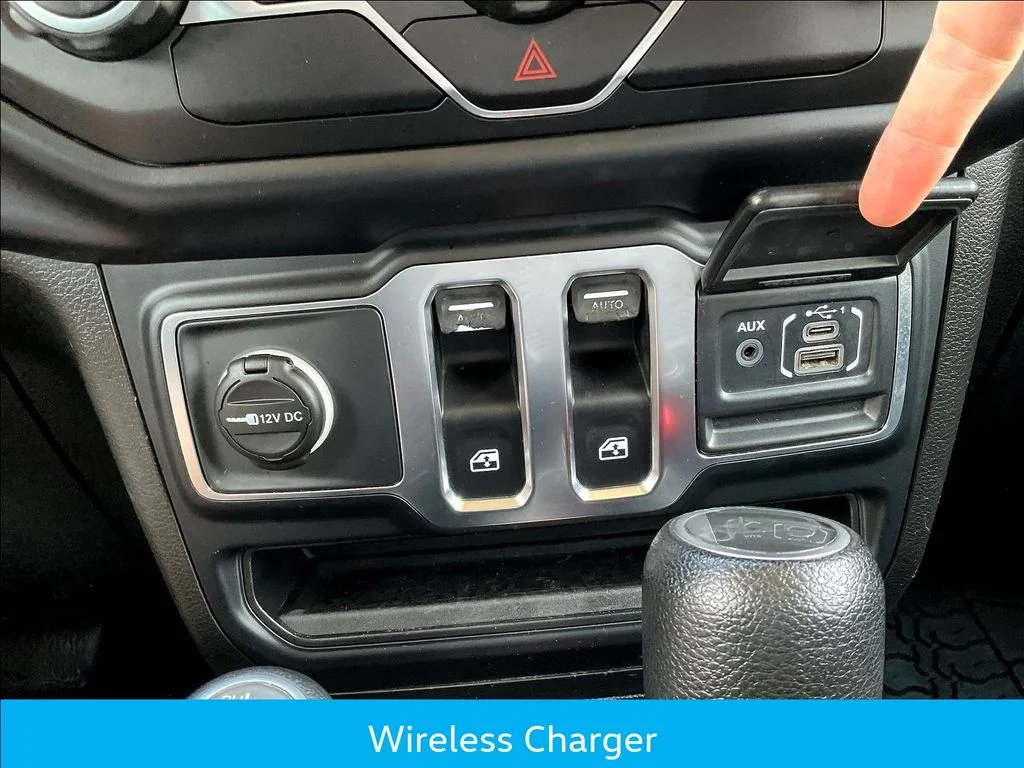 Used 2019 Silver Jeep Sport S image 20