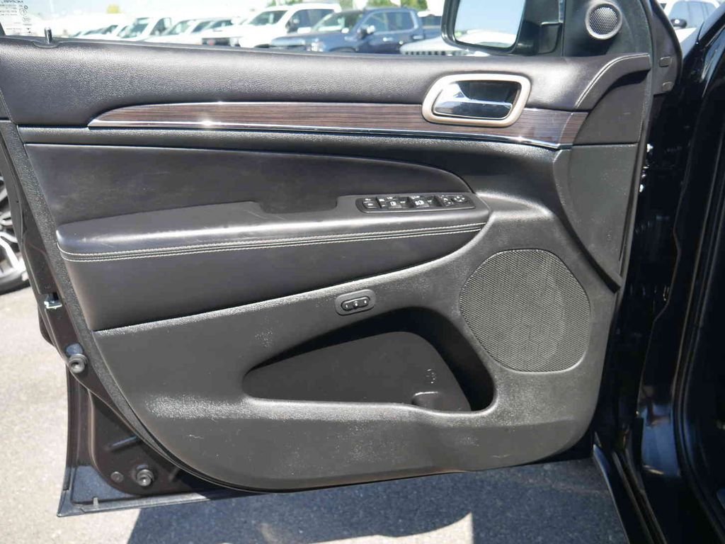 Used 2015 Black Jeep Overland image 23