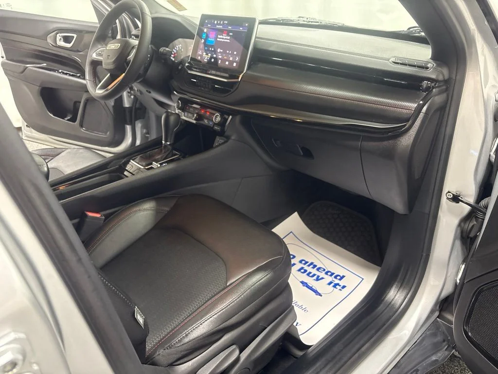 Used 2025 Silver Jeep Trailhawk image 16