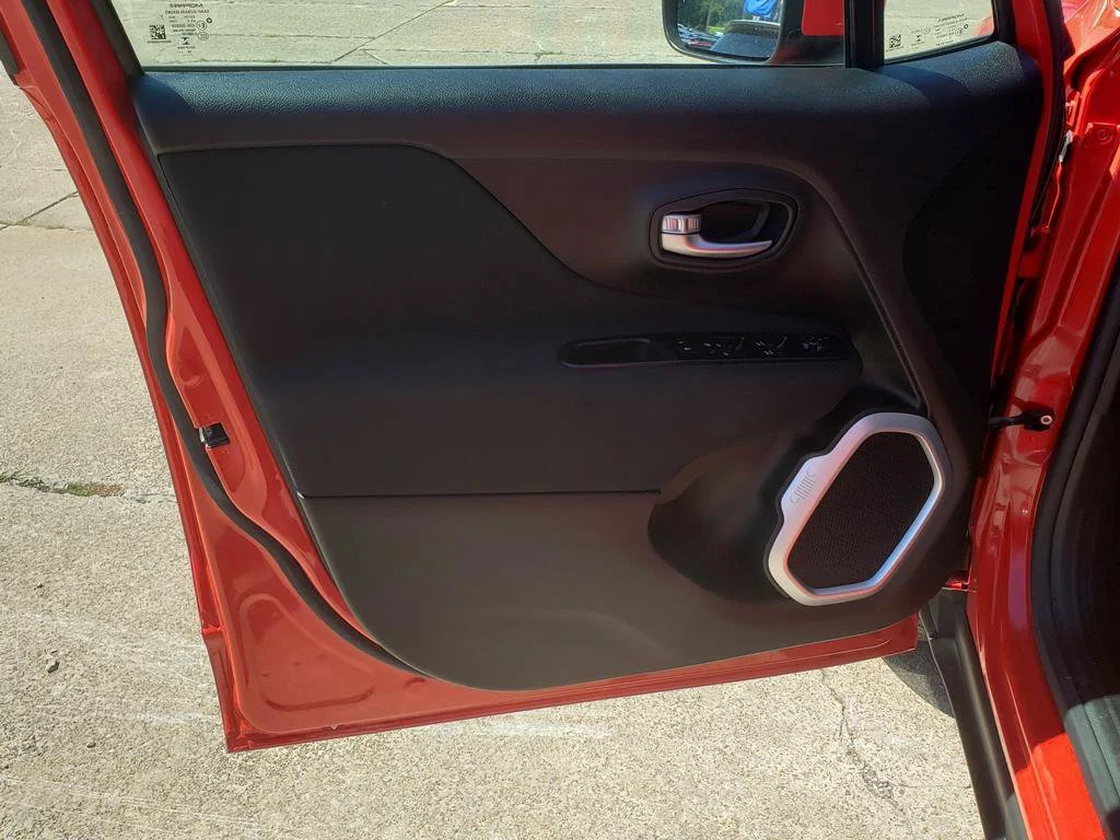 Used 2021 Colorado Red Clearcoat Jeep Latitude image 12