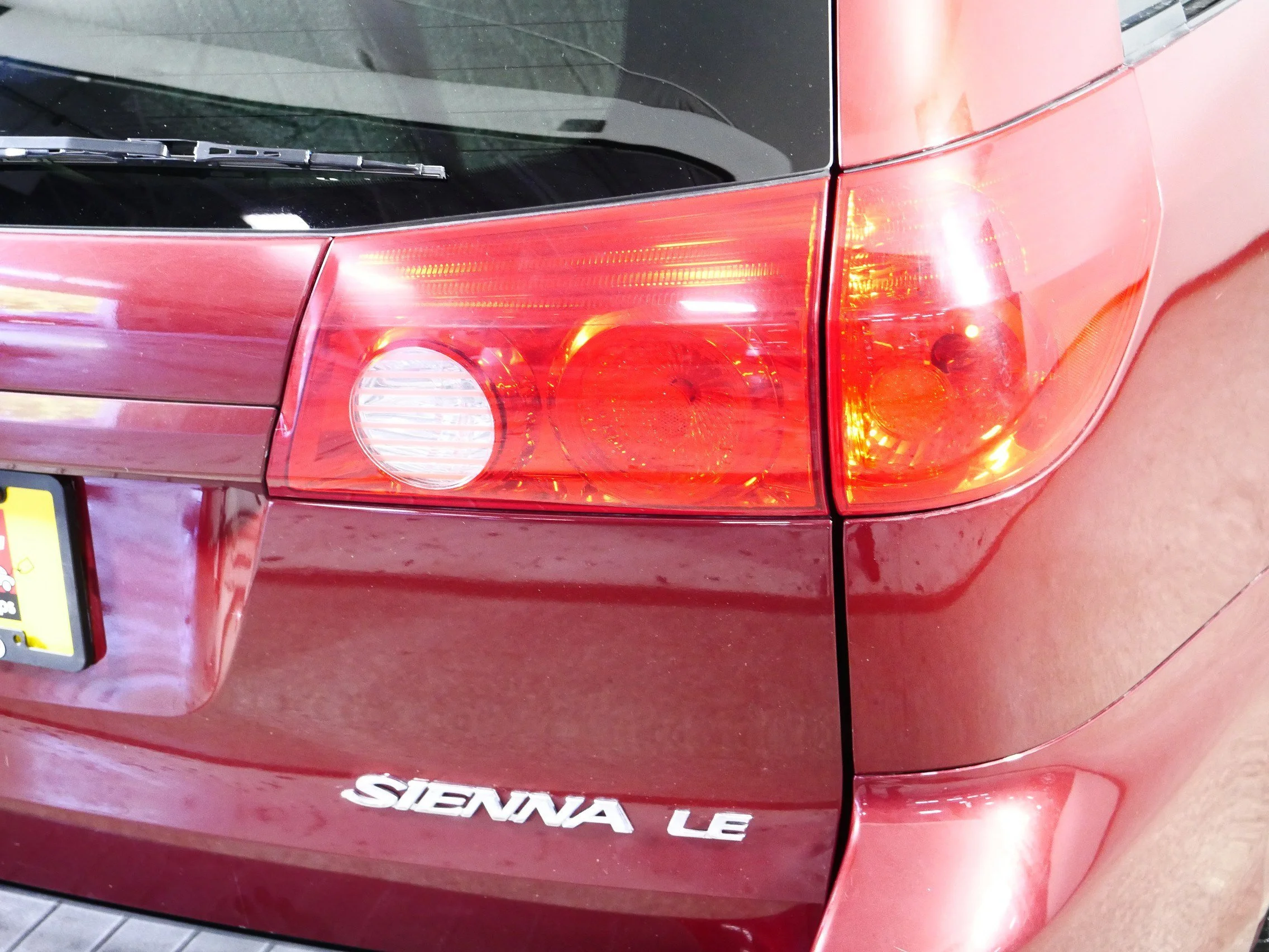 Used 2006 Salsa Red Pearl Toyota LE image 17