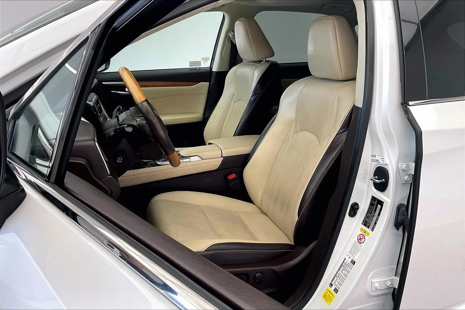 Used 2018 Eminent White Pearl Lexus 450h image 18