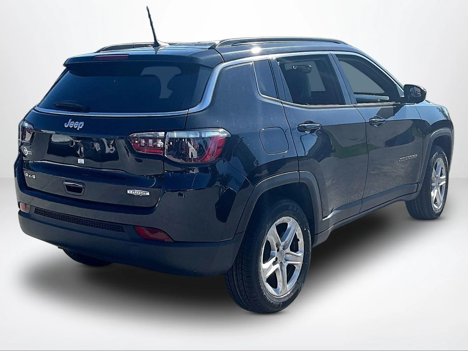 Used 2023 Black Jeep Latitude image 3