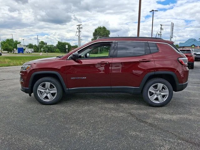 Used 2022 Red Jeep Latitude image 6