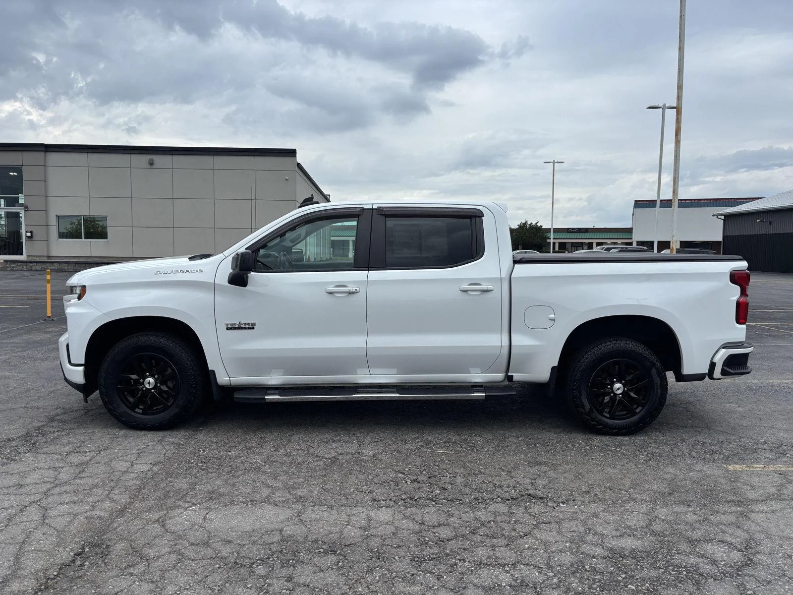 Used 2021 SUMMIT WHITE Chevrolet RST image 4