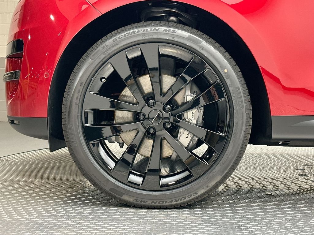 New 2026 Firenze Red Metallic Land Rover SE image 5