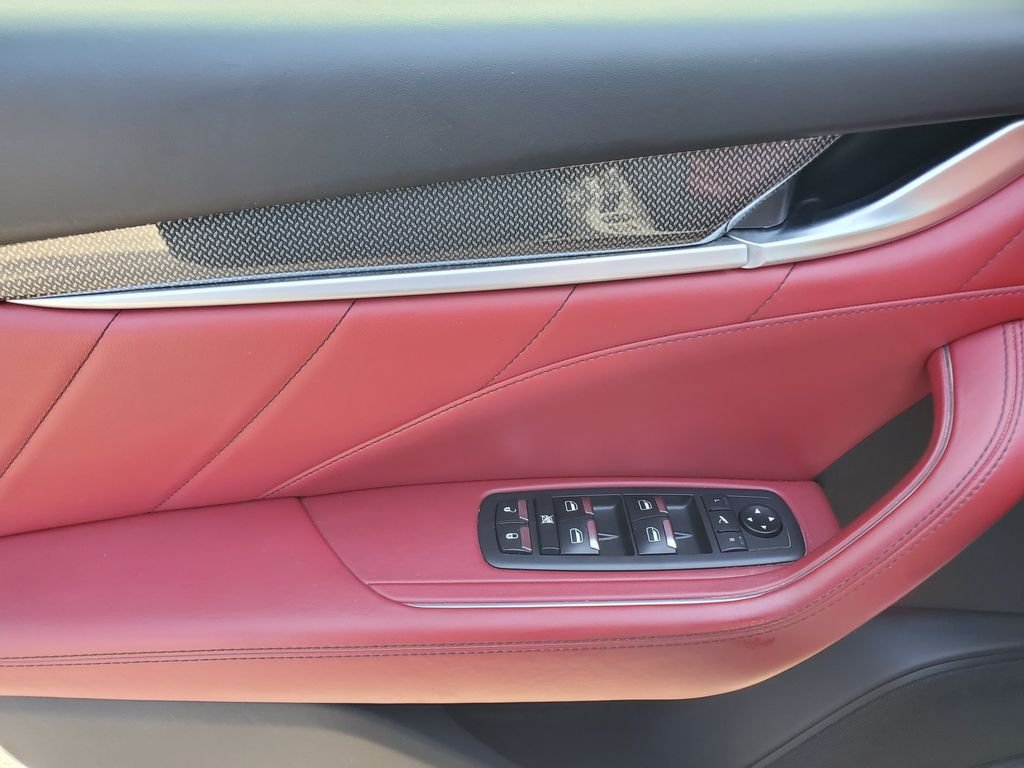 Used 2019 White Maserati Base image 20