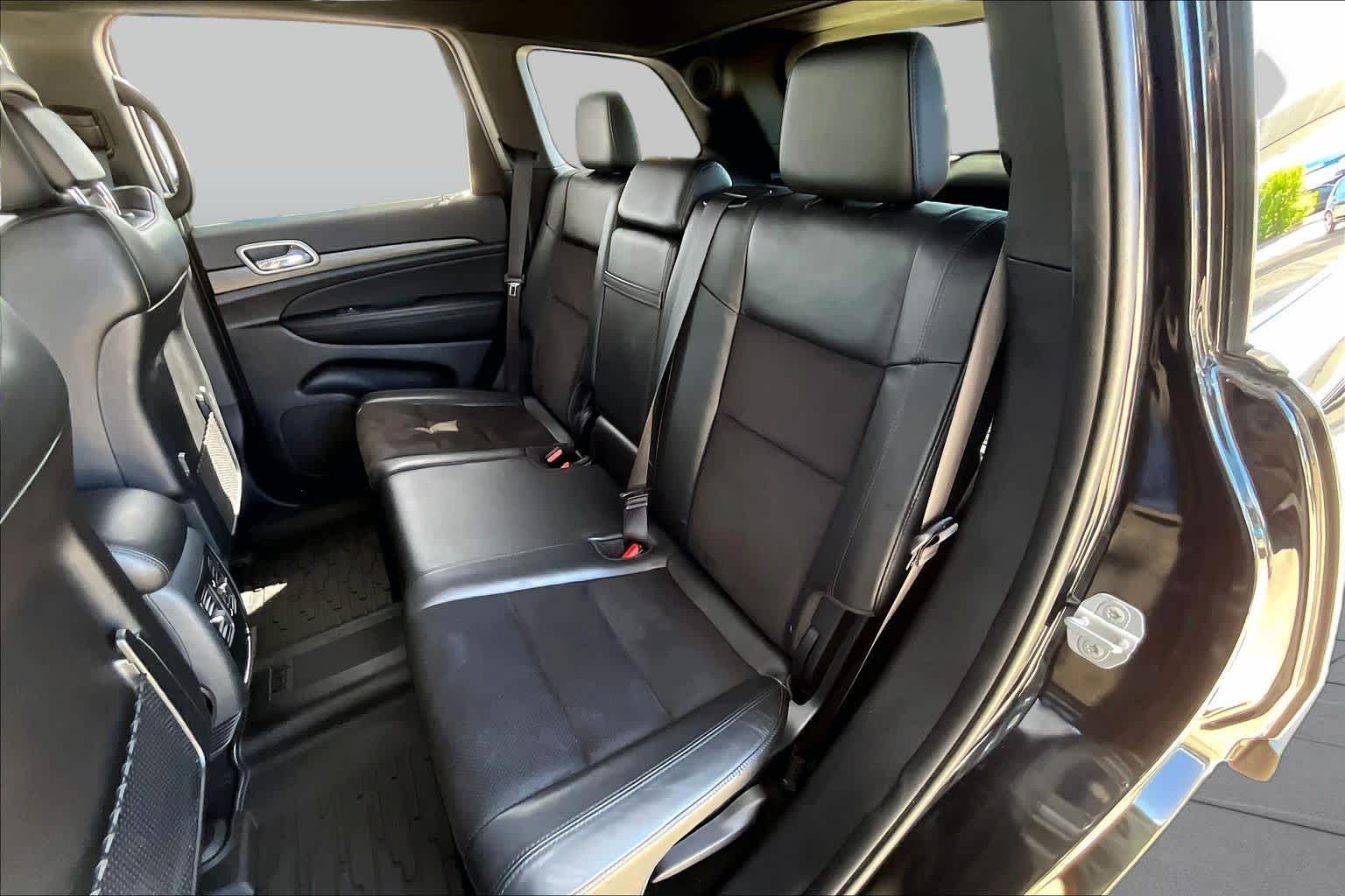 Used 2020 Diamond Black Crystal Pearlcoat Jeep North image 21