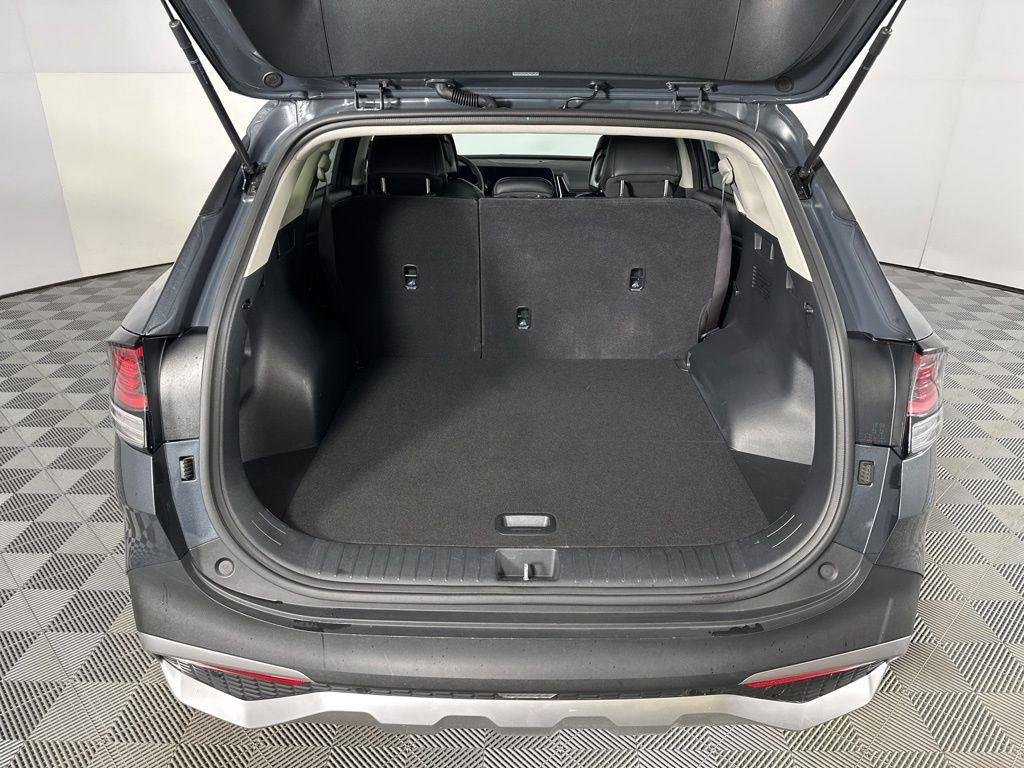 Used 2025 Gravity Gray Kia EX image 10
