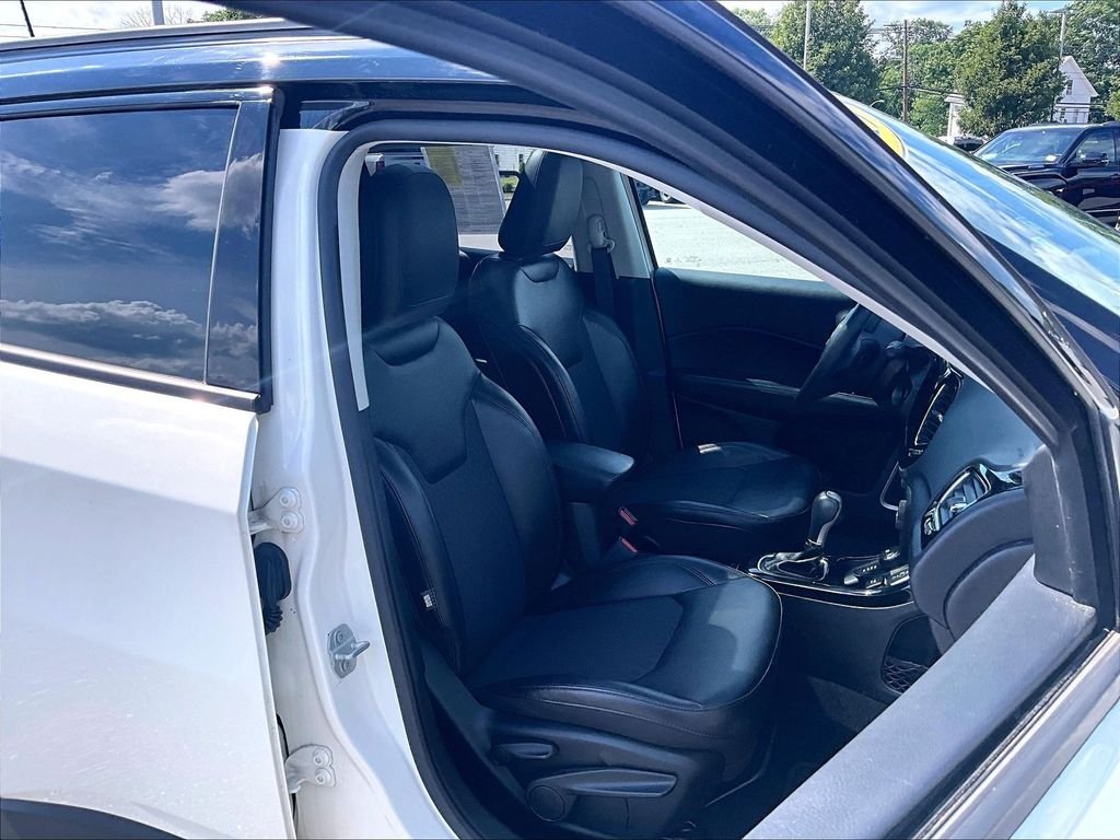 Used 2019 White Jeep Latitude image 11