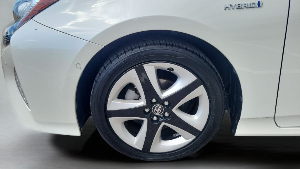Certified Used 2017 White Toyota Four Touring image 24