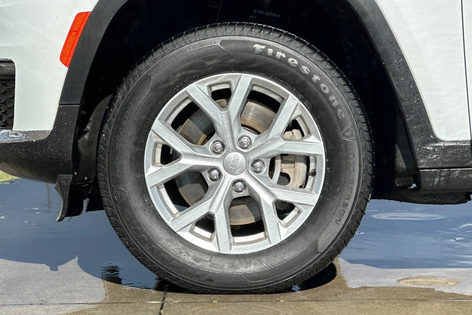 Used 2023 White Jeep Limited image 27
