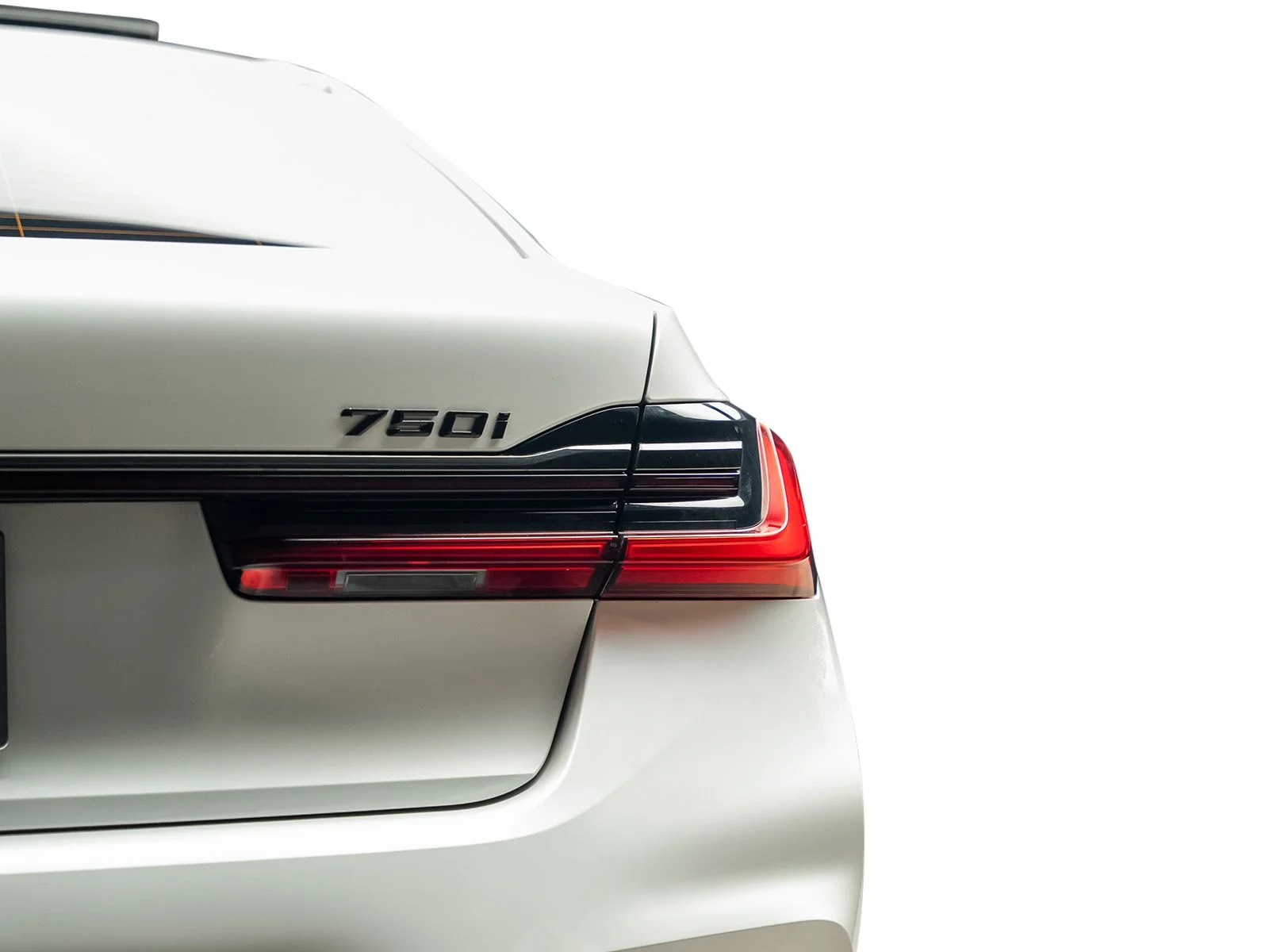 Used 2021 White BMW 750i xDrive image 17