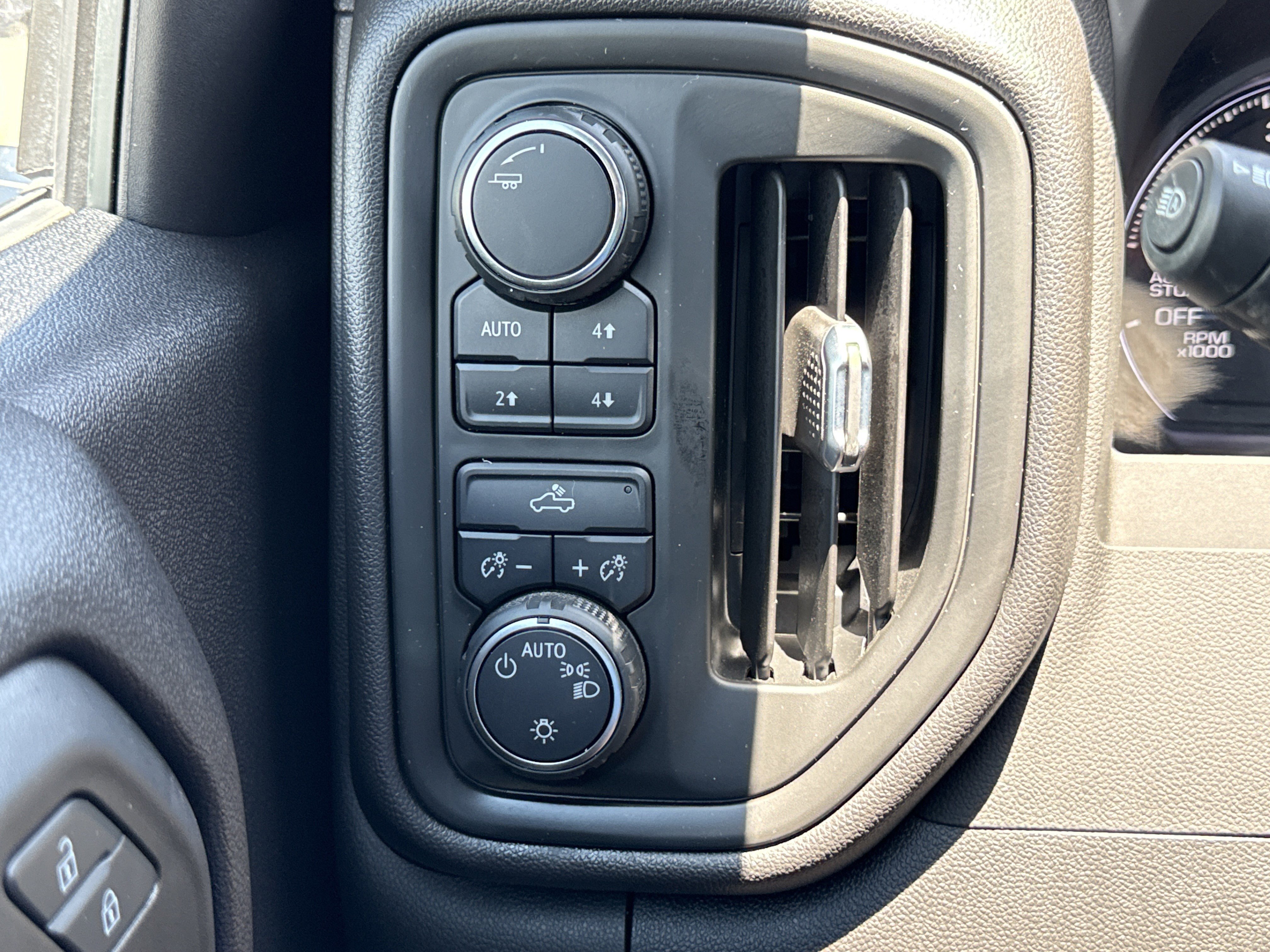 2024 Chevrolet Silverado 1500 Custom - Photo 17