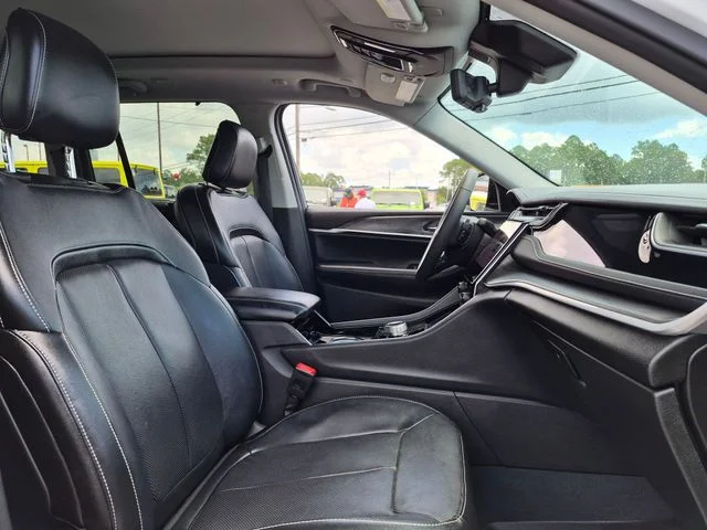 Used 2022 White Jeep 4xe image 25