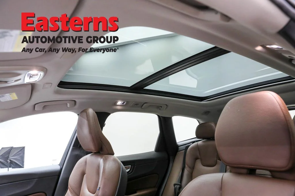 Used 2019 Black Volvo T5 Momentum image 34