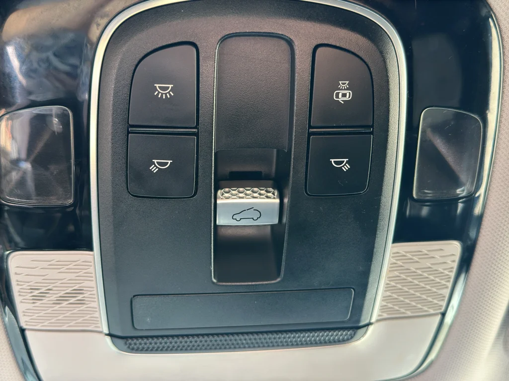Used 2022  Hyundai SEL image 25