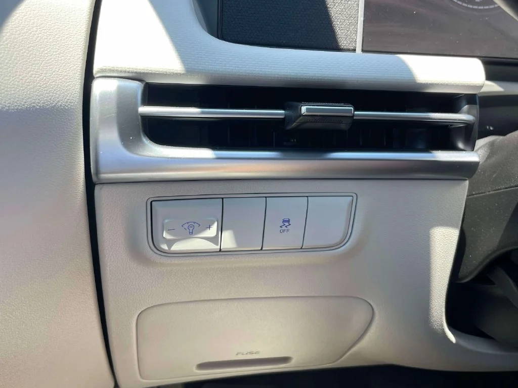 Certified Used 2025 Green Hyundai SE image 20