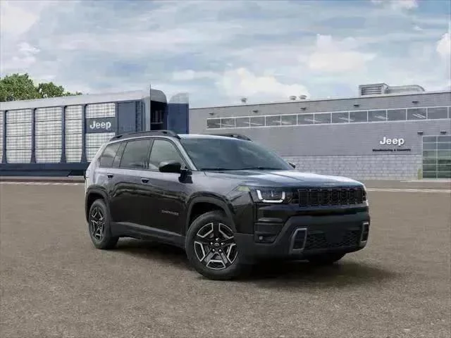 New 2026 Diamond Black Crystal Pearl-Coat Exterior Paint Jeep Laredo image 3