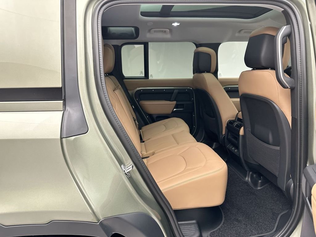 Used 2025 Pangea Green Metallic Land Rover S image 6