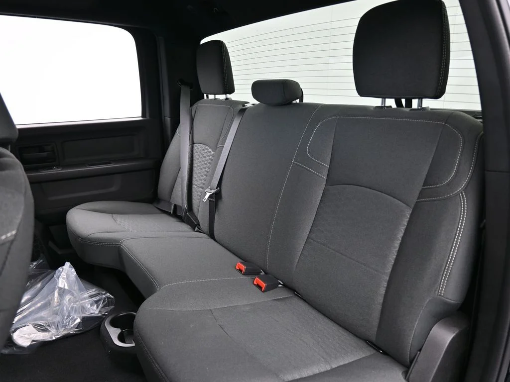 New 2026 Diamond Black Crystal Pearl-Coat Exterior Paint RAM Tradesman image 31