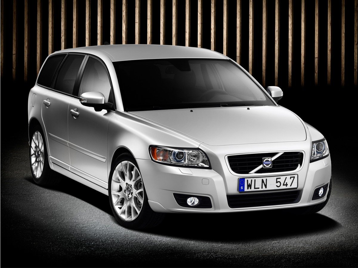 Used 2010  Volvo 2.4i image 1