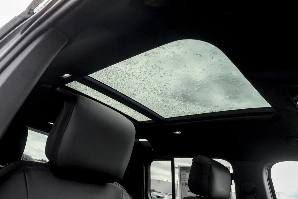 New 2026 Santorini Black Land Rover S image 24