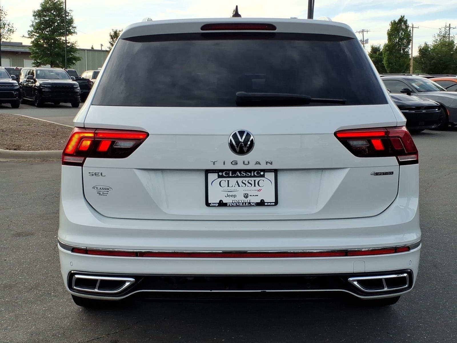 Used 2023 Opal White Pearl Volkswagen SEL R-Line image 17