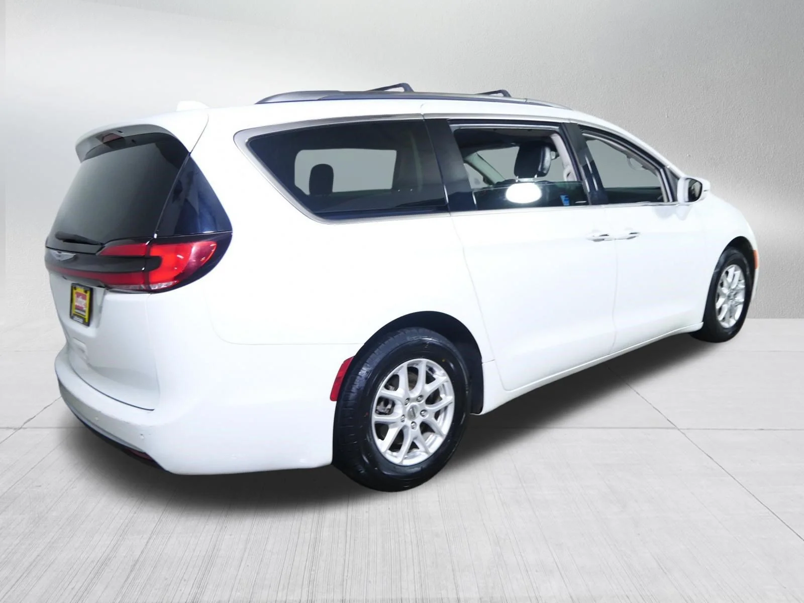Used 2021 Bright White Clearcoat Chrysler Touring L image 7