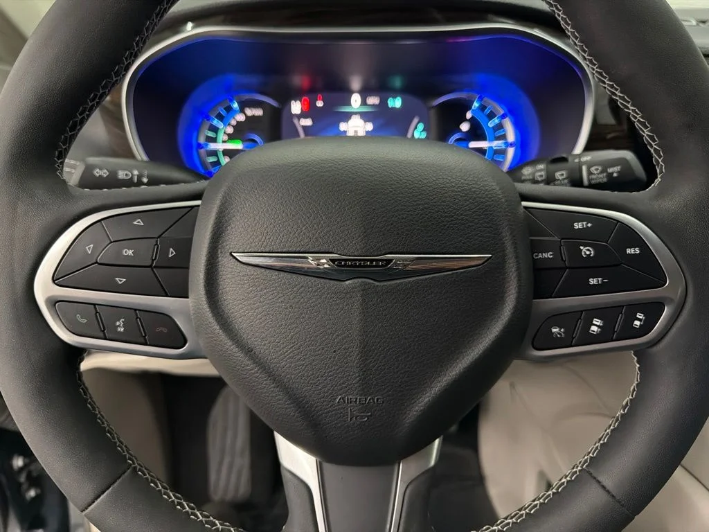 Used 2023 Blue Chrysler Limited image 16