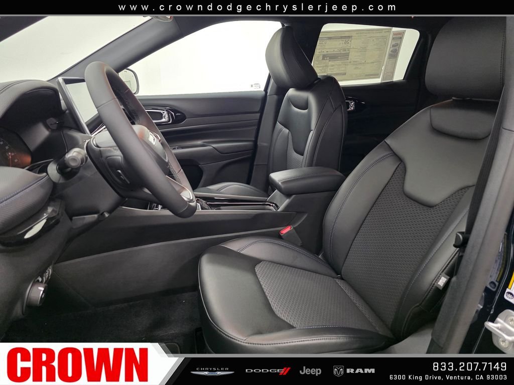New 2026 Fathom Blue Pearl-Coat Exterior Paint Jeep Latitude image 12