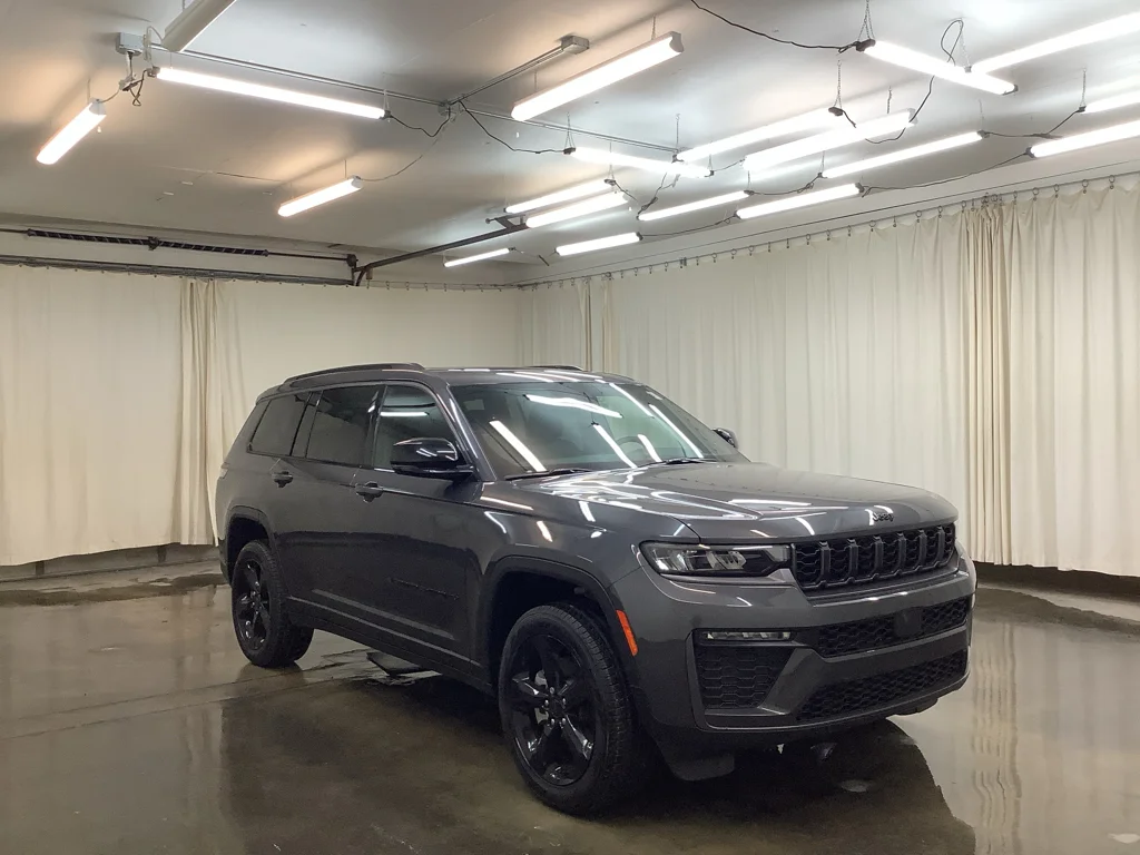 New 2026 Baltic Gray Metallic Clear-Coat Exterior Paint Jeep Limited image 4