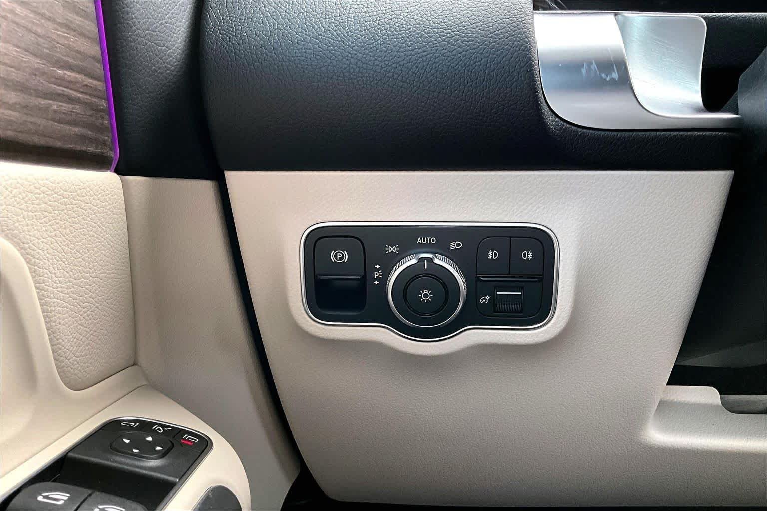 New 2026 Polar White Mercedes-Benz GLB 250 image 13
