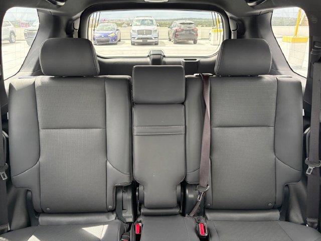 Used 2021 Black Lexus 460 image 5