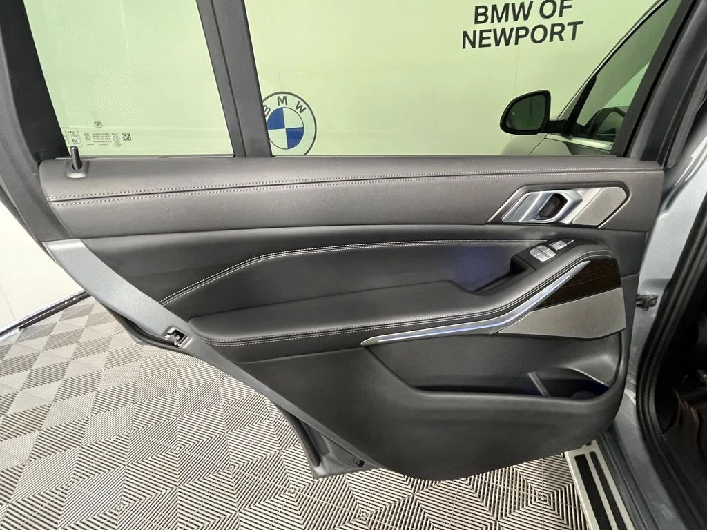Used 2023 Skyscraper Grey Metallic BMW xDrive40i image 29