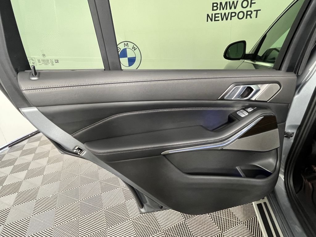 Used 2023 Gray BMW xDrive40i image 29
