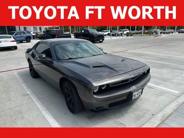 Used 2016 Gray Dodge SXT image 1