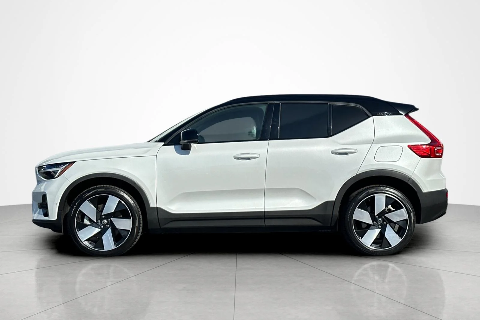 Used 2023 Volvo XC40 Ultimate with VIN YV4ED3UM4P2041915 for sale in Santa Monica, CA