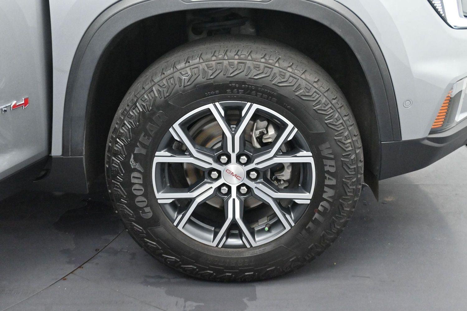 Used 2025 Sterling Metallic GMC AT4 image 40
