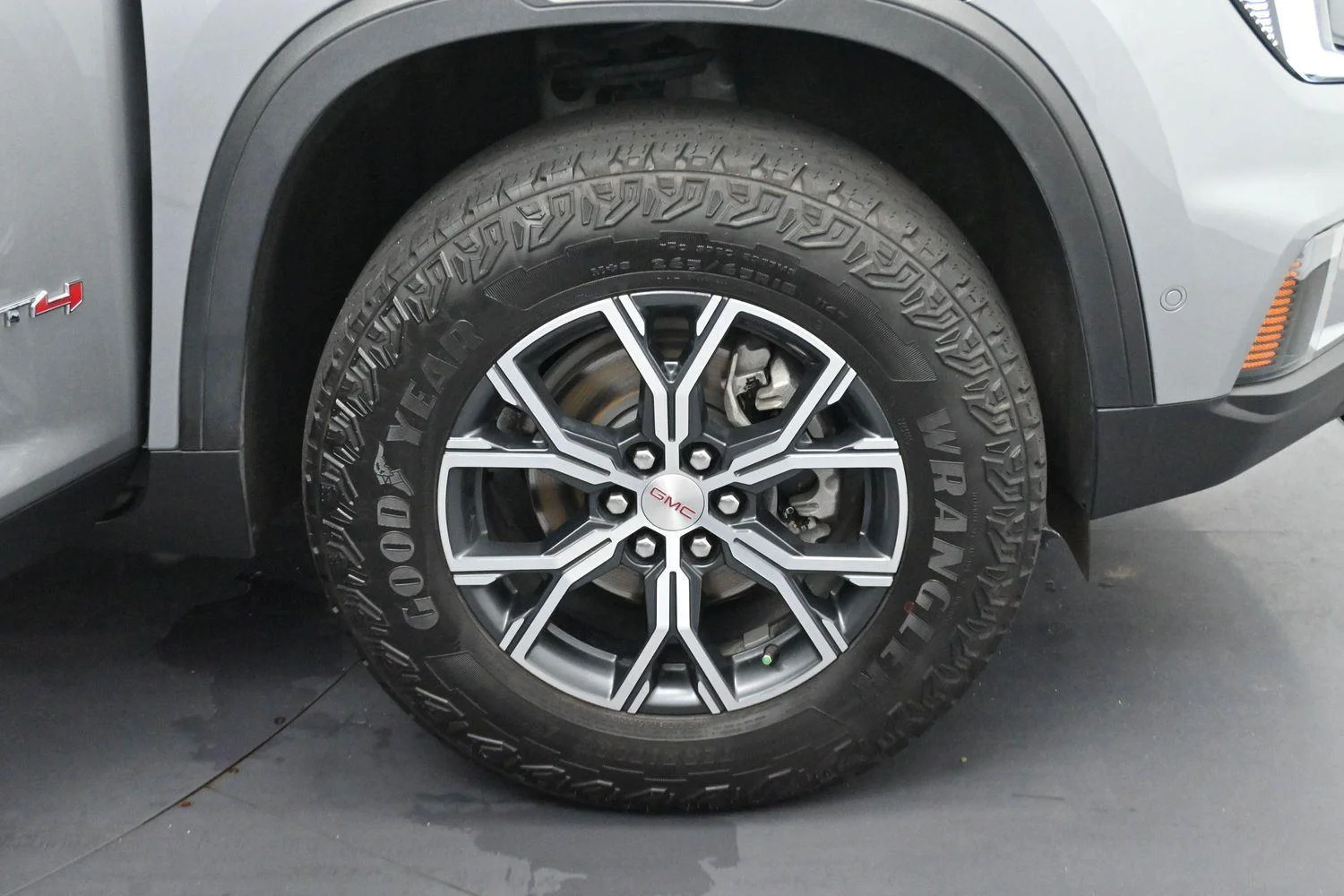 Used 2025 Sterling Metallic GMC AT4 image 40