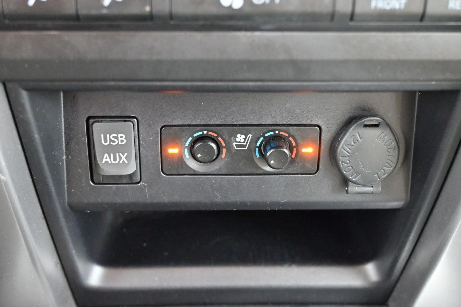 Used 2019 Blizzard Pearl Toyota Limited image 29