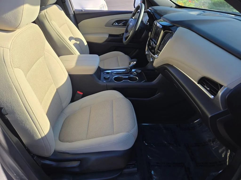 Used 2023 STERLING GRAY METALLIC Chevrolet LS image 17